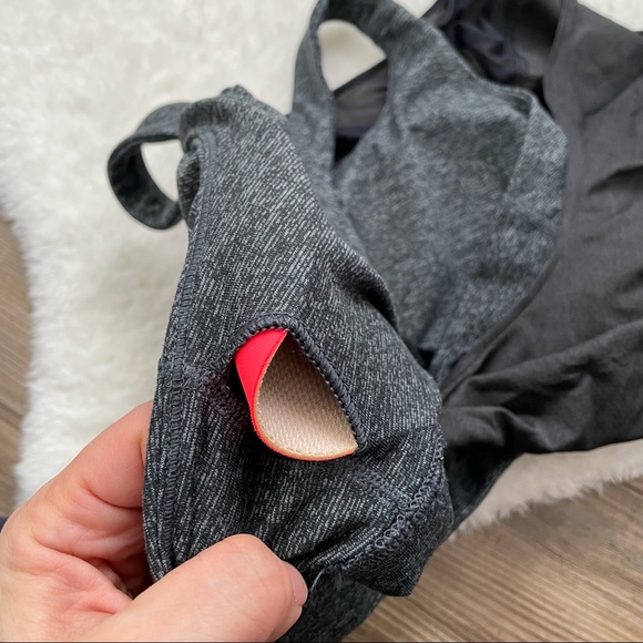 Under Armour Workout Tank w Built In Bra - Picture 8 of 10